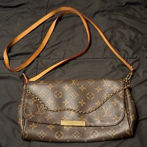 Louie Vuitton Classic Monogram 2 way purse.